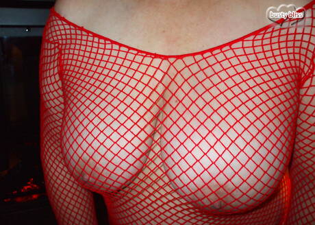 TAC Amateurs are excited to present you with a picture gallery showcasing Busty Bliss demonstrating nice body